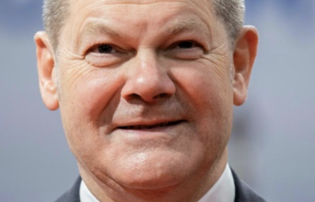 Chinese Student Trolls Scholz, Asks If He’d be Forced to Smoke Weed in Germany